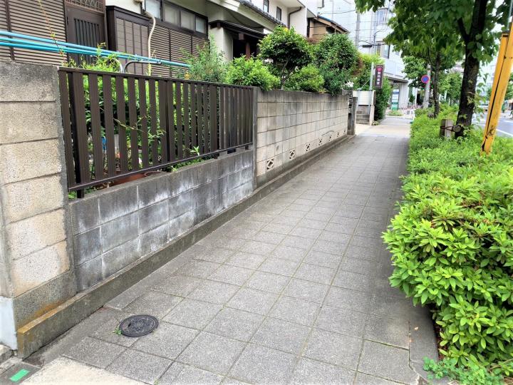 前面の歩道