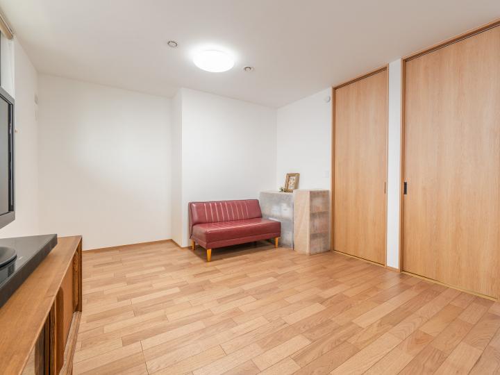 洋室１２帖　２部屋に分ける事も可能です。