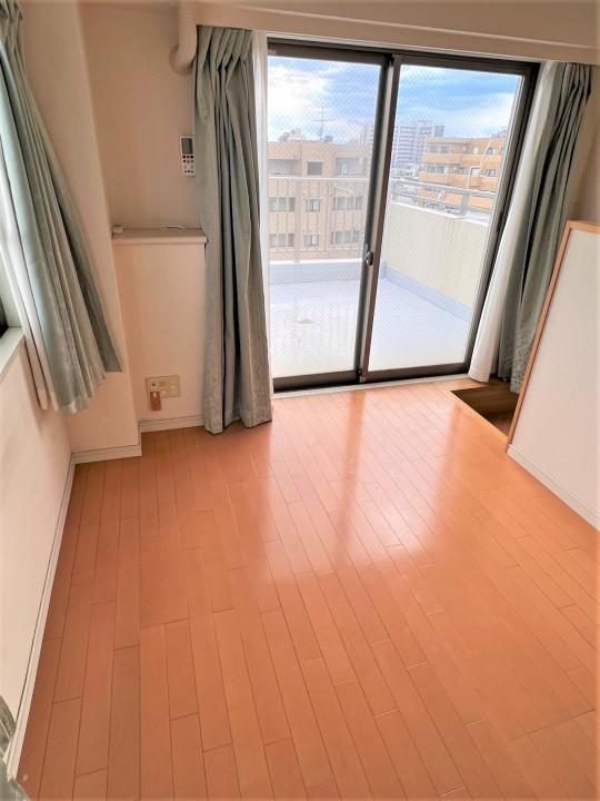 7階の4.5帖洋室