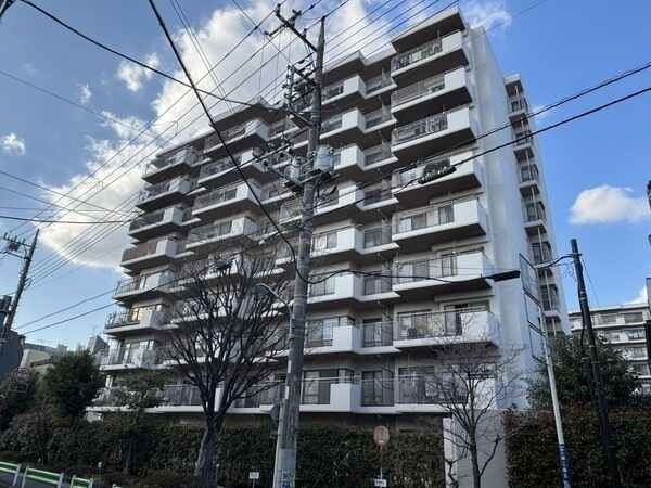 SRC造・地上9階建、新耐震基準適合のマンション。長谷川工務店施工、長谷工コミュニティ管理です。