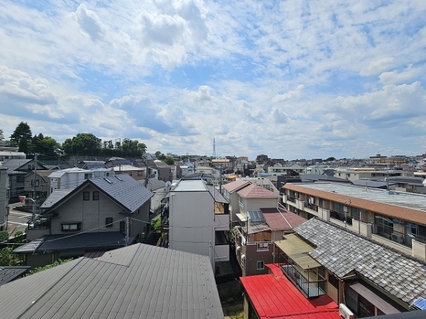 西向きバルコニーからの眺望。