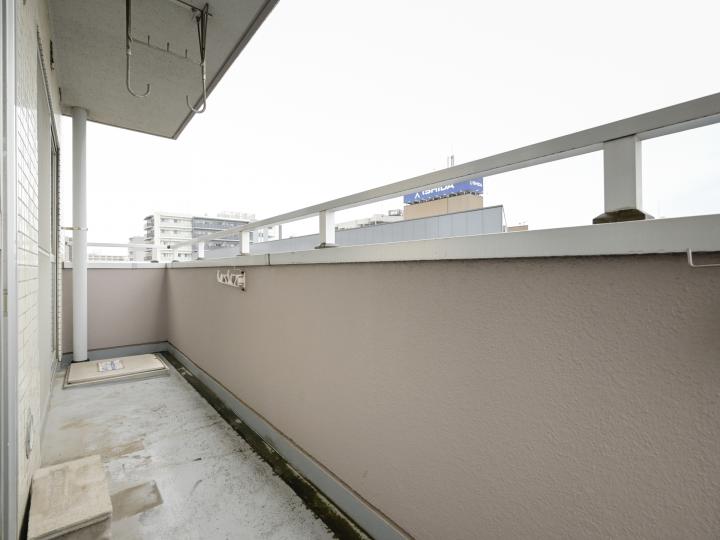 南西・北西の2面バルコニーがございます