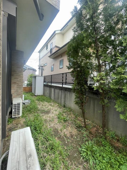 裏庭には水洗い場があります。