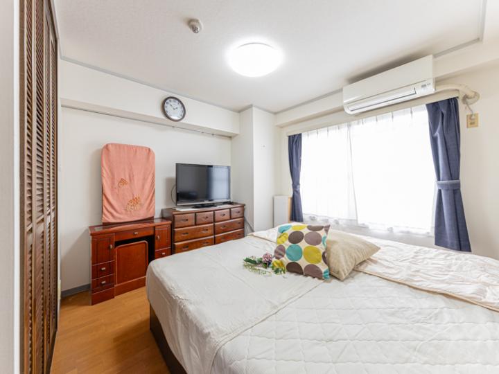 約7帖の居室は東向きの開口部がございます！