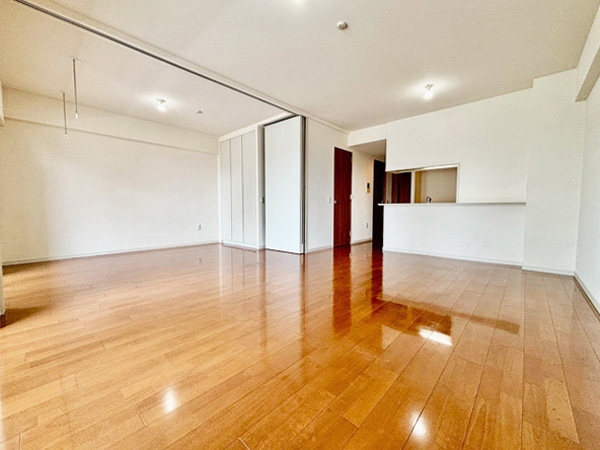 総戸数２５１戸の大規模マンション　複合商業施設「ポンテポルタ千住」に近接、お買い物に便利な住環境です