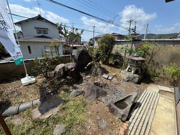 南側のお庭です。和室から見ることができます。