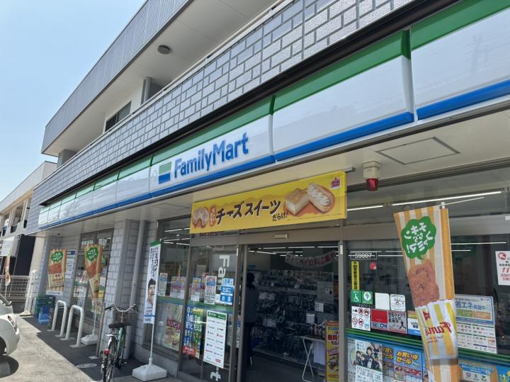 ファミリーマート調布上ノ原店　約140ｍ（徒歩約2分）