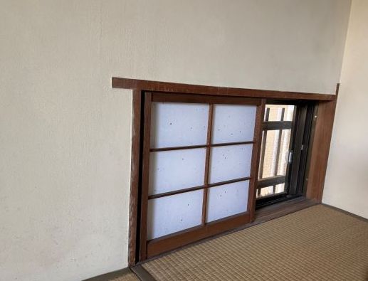 和室の地窓　換気にもご利用ください