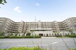 ローレルスクエア南甲子園の外観