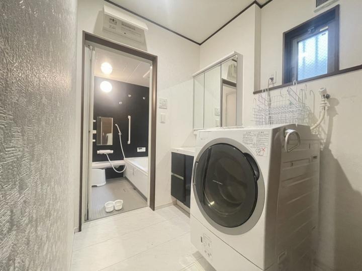 ２階北西側7.5帖洋室別角度写真です。