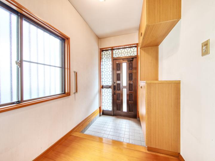 下駄箱、手すりつき