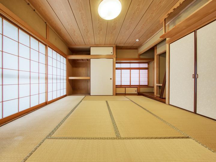 8帖の和室(床の間つき)