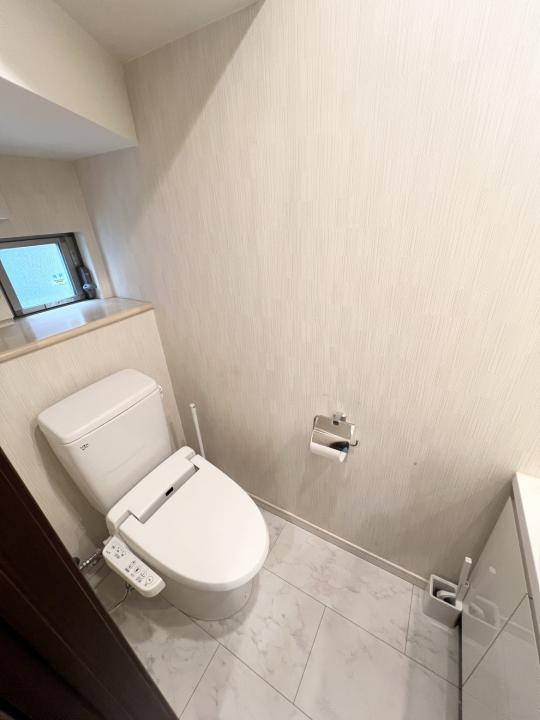 1階のトイレには手洗いカウンターがついています