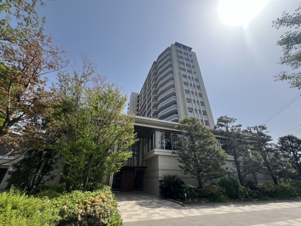 メインエントランスから外観