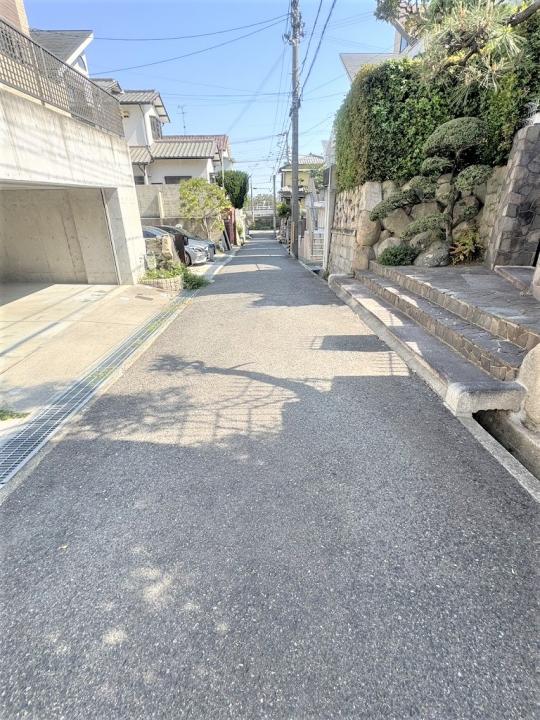 西側前面道路　公道