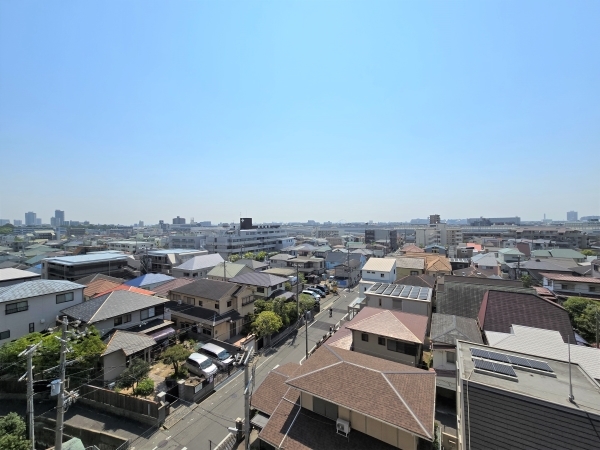 南東面のバルコニーから撮影した眺望写真です。（眺望は永続的に保証されるものではありません）