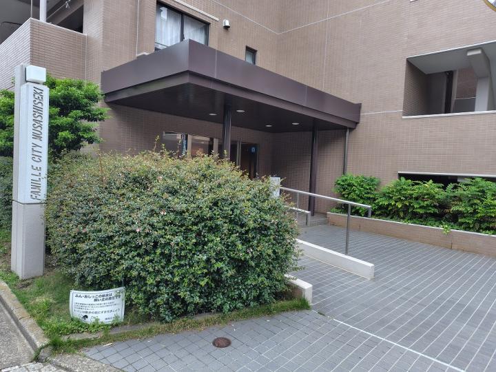 Ⅲ番館エントランスです
