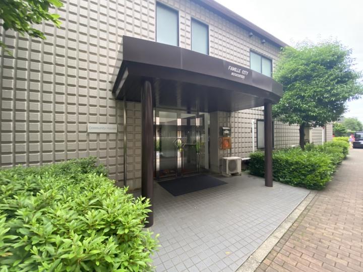 管理棟です