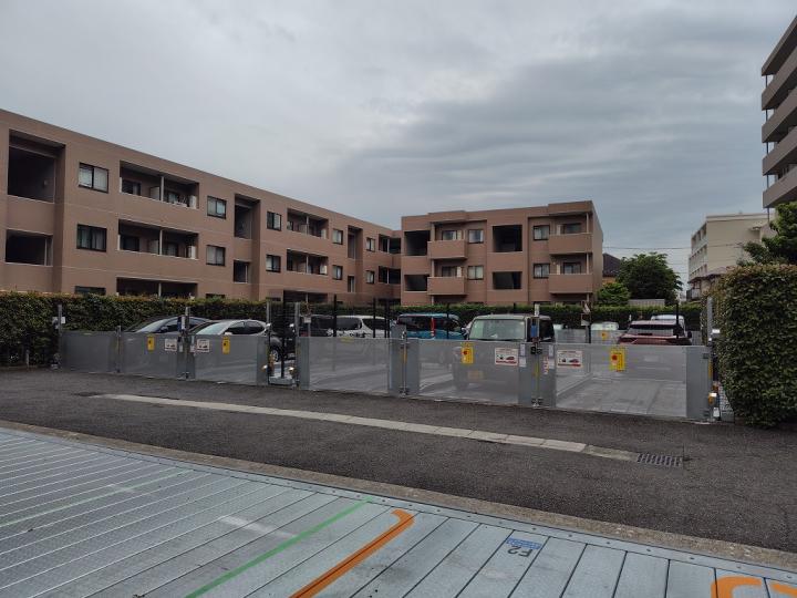 機械式駐車場がございます