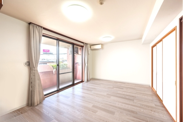 床暖房設置LD。 写真はCGで加工したリフォームイメージです。