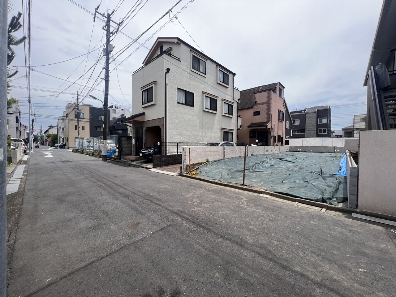 現地および前面道路写真（2025年5月撮影）