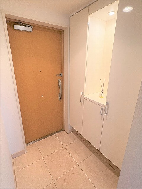 玄関。シューズボックス有り