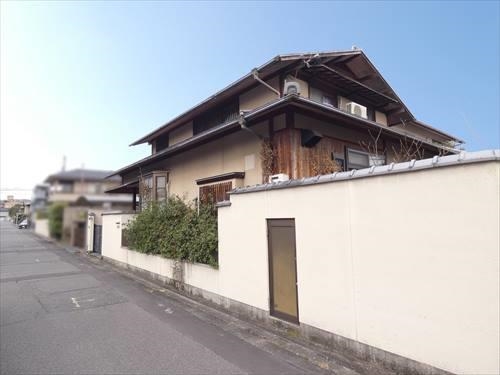 外観と西側前面道路