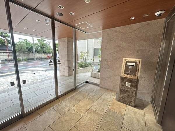 三菱地所コミュニティによる日勤管理、オートロックが採用されています。便利な宅配ボックスがございます。