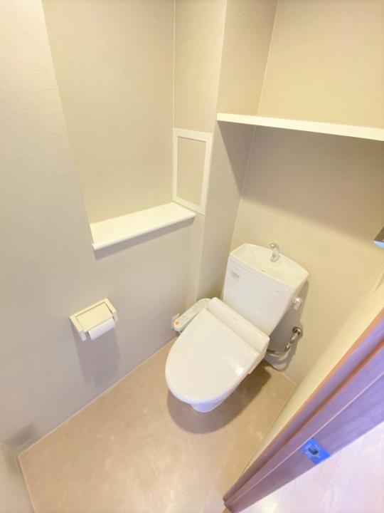 温水洗浄便座付きトイレです。