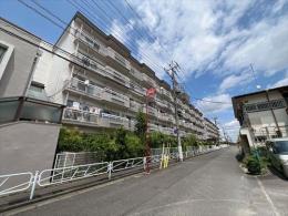 京王めじろ台マンションの外観