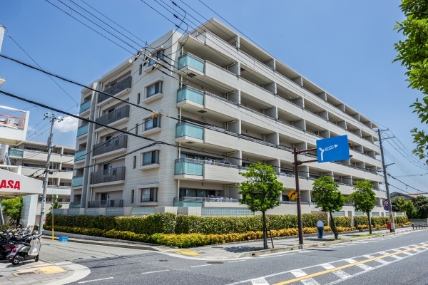 2010年11月築　地上7階建　RC造　総戸数90戸