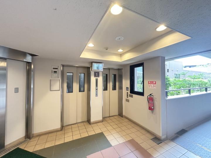 【共用部分】エレベーターホール。