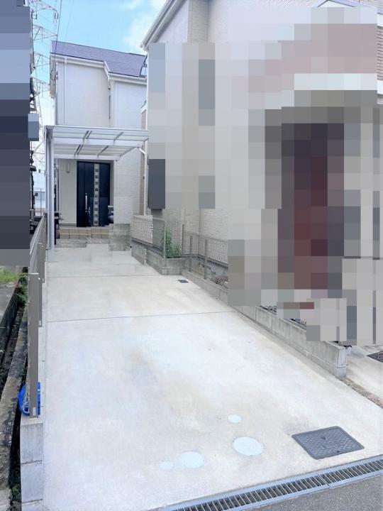 車庫２台駐車可。（縦列、サイズ制限あり）