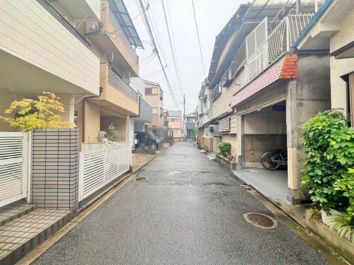 現況渡しです！近鉄「高安」駅徒歩約11分、有効面積約73.61平米、間口約8.9ｍ、建築条件無し土地