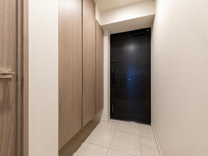 ～玄関～　8階部分　西向きバルコニー　専有面積85．42平米のお部屋です！