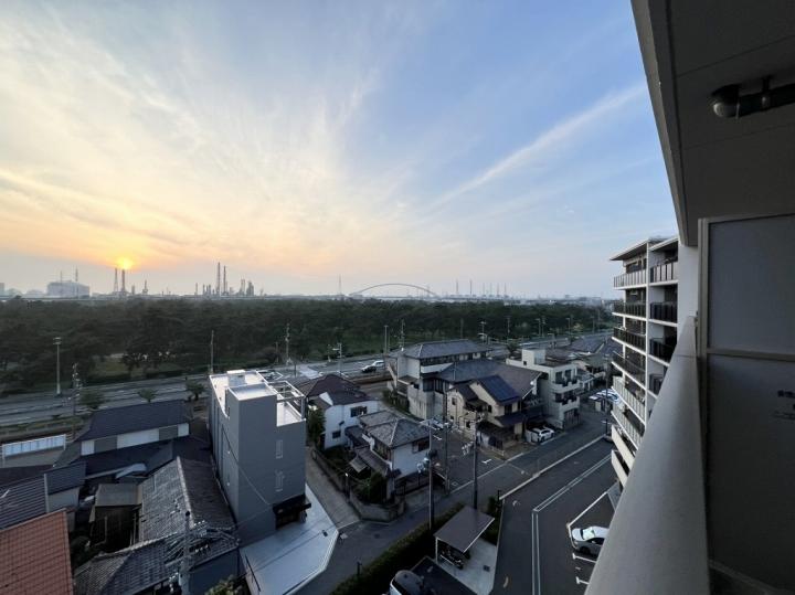～眺望2025年6月20日撮影～　8階部分　西向きバルコニー　専有面積85．42平米のお部屋です！