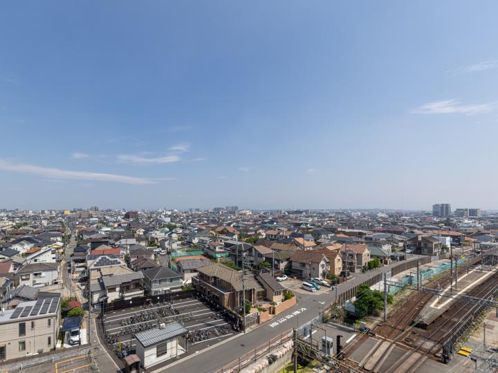 ～ポーチからの眺望　2025年7月5日撮影～西向きバルコニー専有面積85．42平米のお部屋です！