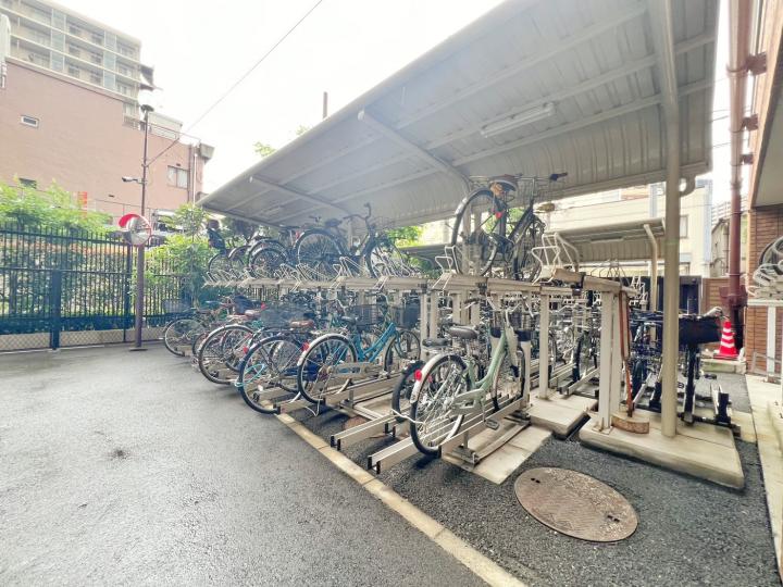駐輪場(2025年6月23日撮影)~福島区福島3丁目インペリアル堂島|表面利回り約3.9%~