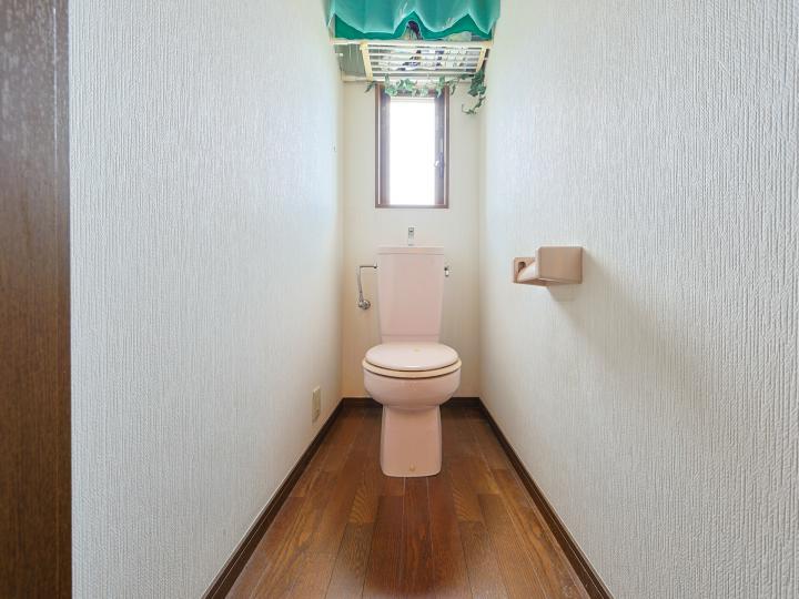 御手洗いは2か所ございます。