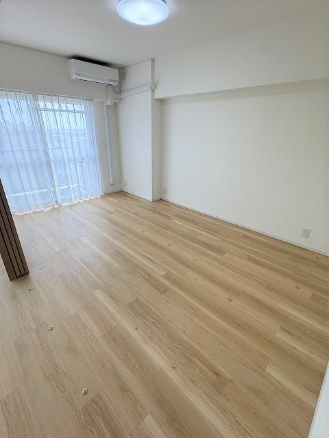 ～約８帖の洋室（エアコン設置済み）～