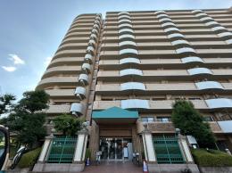 ロイヤルシャトーねやがわオークビルの外観