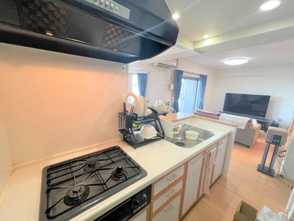 キッチンからリビングにかけて