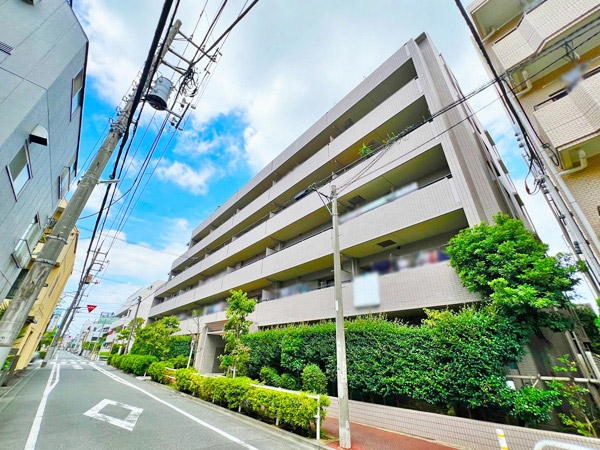 徒歩6分(450m)には大型商業施設があるので便利です!