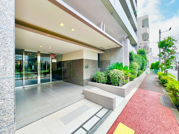 歩道まで少し距離があるため小さなお子様がいるご家族にも安心です!