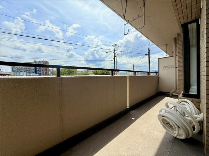 広いバルコニー