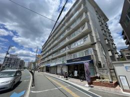 日興総持寺スカイマンションの外観