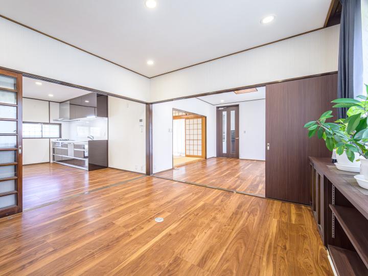 ＬＤＫ18帖と洋室10帖を一体で利用可能です。