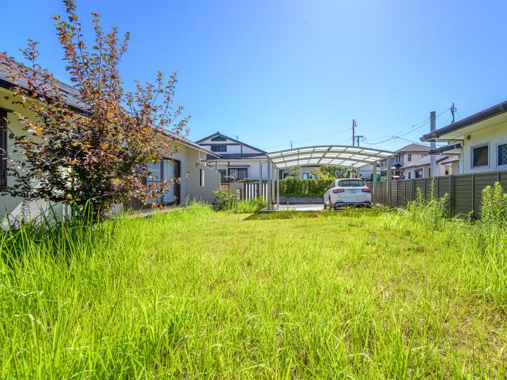 お庭付き！駐車場として拡張可能です！