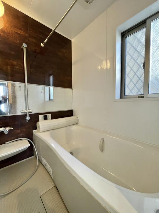 ■1616サイズの浴室■窓も付いております