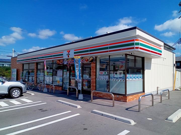 セブンイレブン徒歩5分